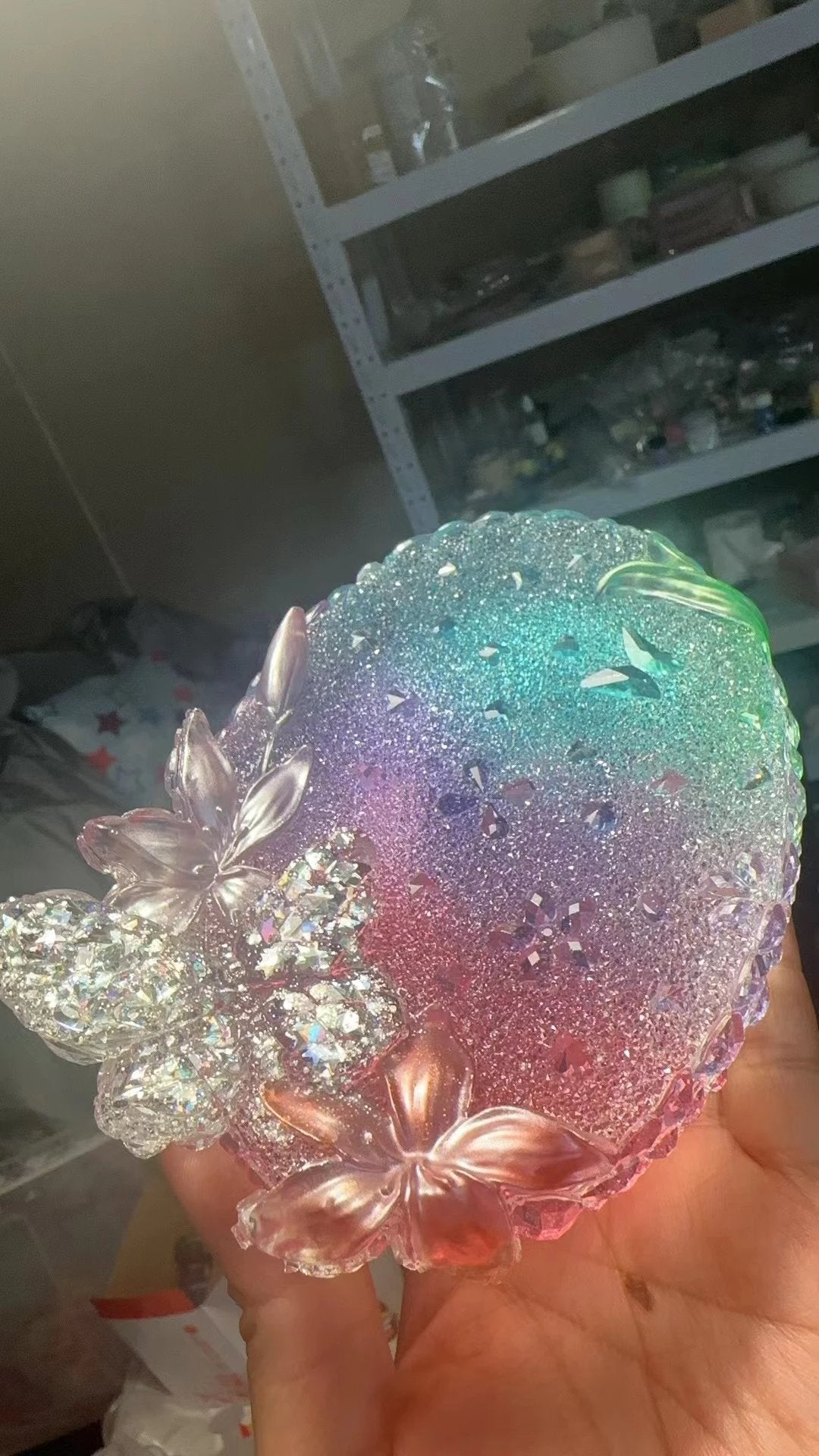 Molde de resina para bandeja de flores de mariposa con diamantes hecho a mano