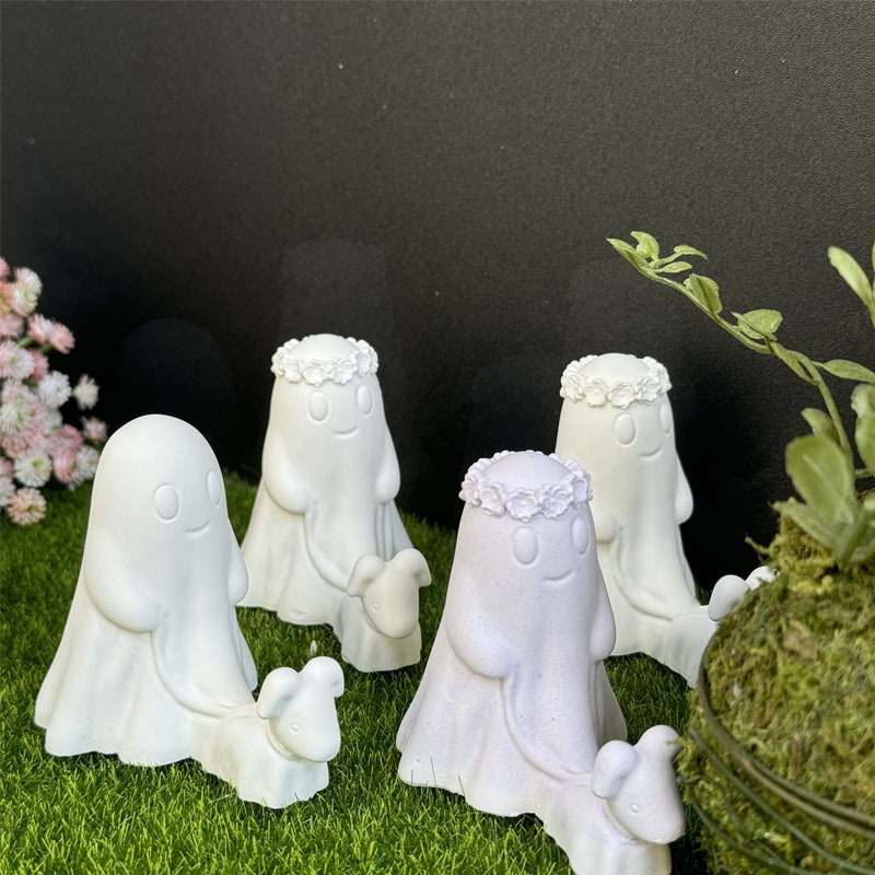 Molde de resina con forma de fantasma sosteniendo un cachorro