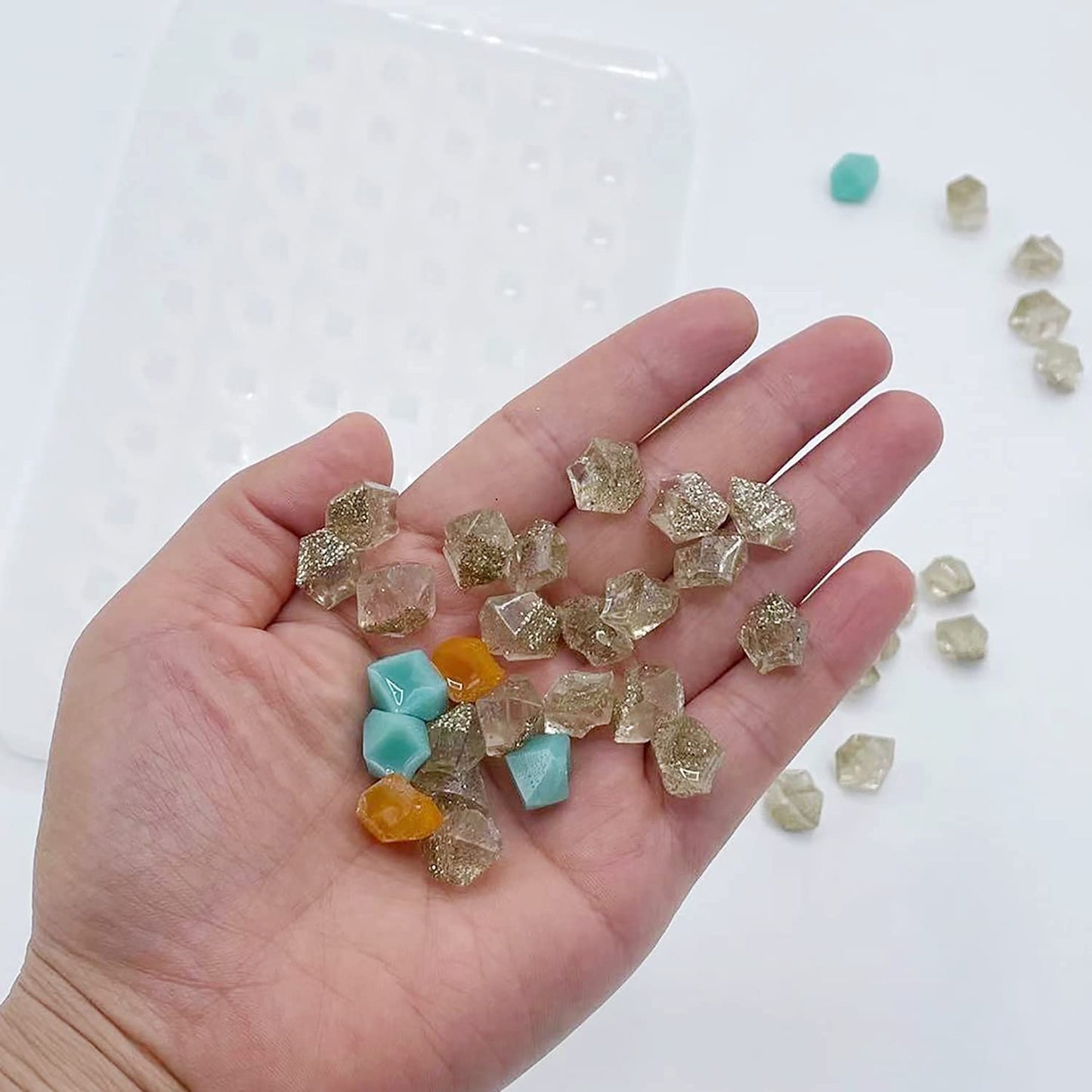 Molde de silicona para hacer 60 cristales pequeños con resina.