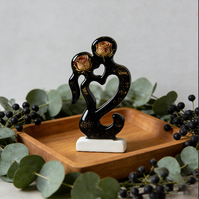 Romantic Couple Kissing Heart Decoration Resin Mold