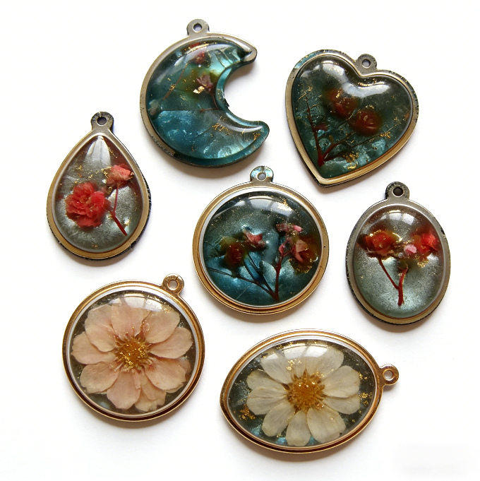 Resin Necklace Jewelry Mold with Built-In Pendant Bezel