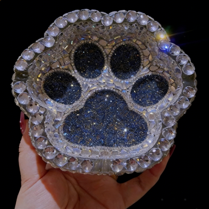 Handmade Diamond-Shaped Cat Claw Ashtray Resin Mold