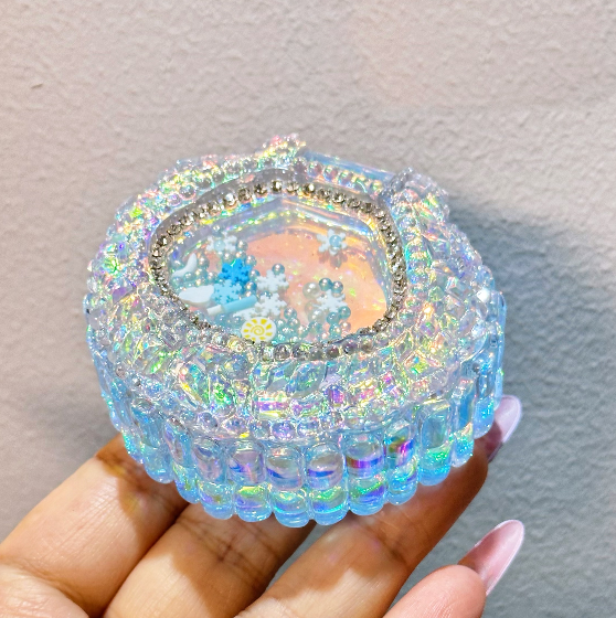 Handmade Diamond Flip-Top Shell Storage Resin Mold