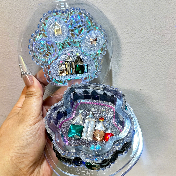Handmade Diamond Cat Paw Shape Flip-Top Box Storage Resin Mold