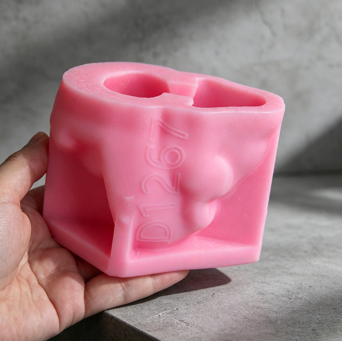Skull Phone Stand Figurine Resin Mold