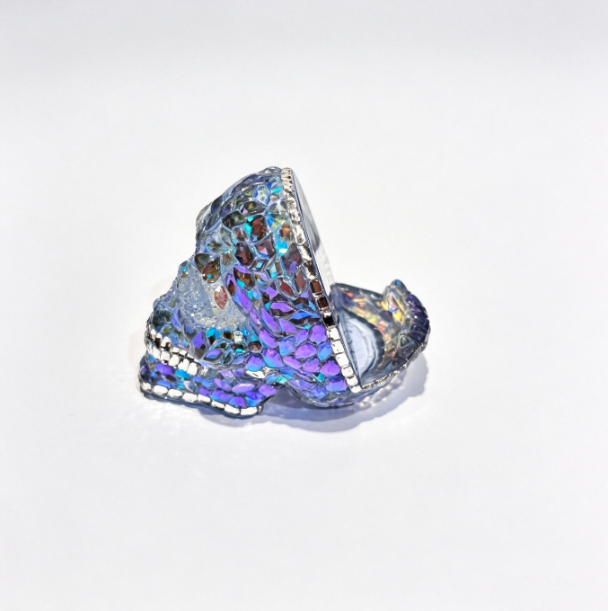 Handmade Diamond Skull Phone Stand Figurine Resin Mold