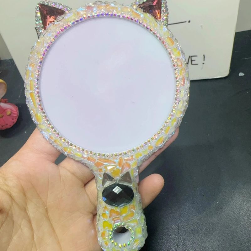 Molde de resina para espejo de mano con forma de oreja de gato de diamante hecho a mano. Tamaño de la lente: 7,5 cm. 