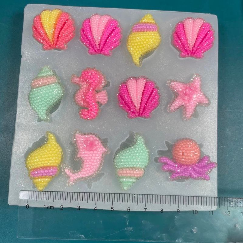 Dolphin Using Conch Shell Open media 2 in modal