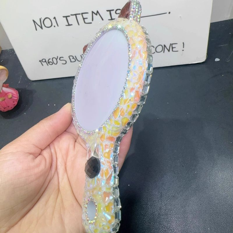 Molde de resina para espejo de mano con forma de oreja de gato de diamante hecho a mano. Tamaño de la lente: 7,5 cm. 