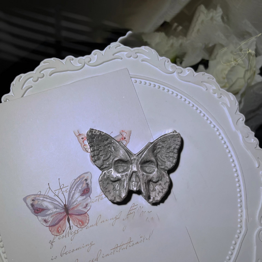 Molde de resina para decoración de calavera y mariposa hecho a mano 