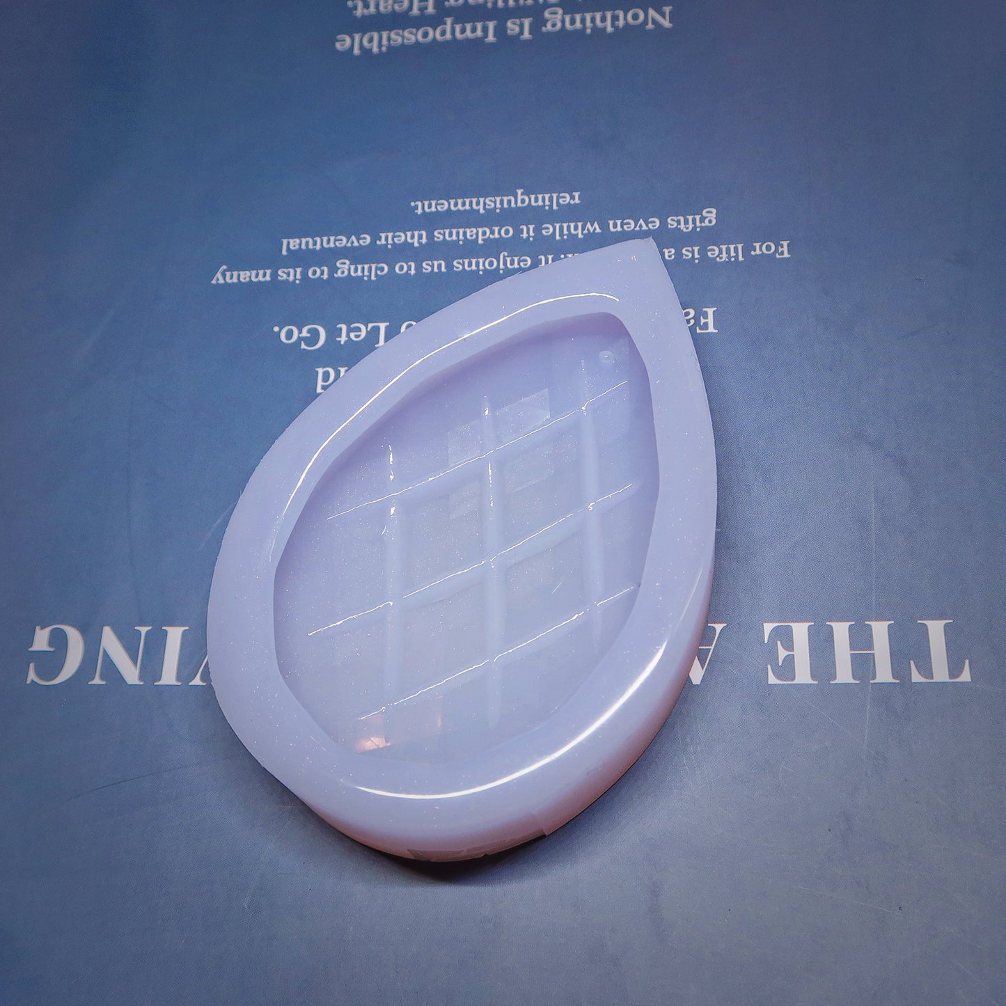 Handmade Crystal Diamond-Patterned Teardrop Haning Resin Mold