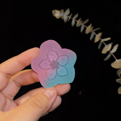 Molde de resina para colgante de flor hueca hecho a mano con agujero 